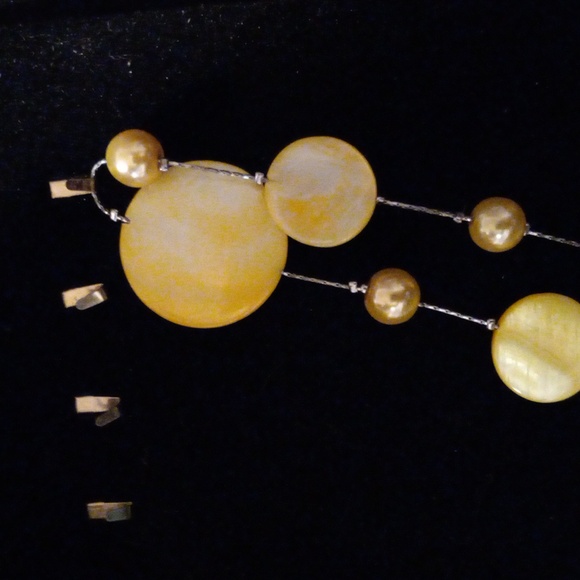 Yellow Mother Of pearl necklace - Picture 3 of 4